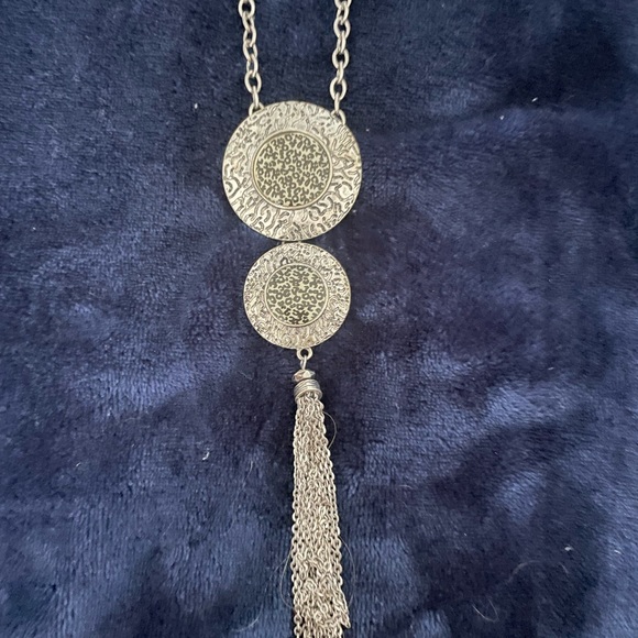 Long silver tone necklace with pendants - Picture 2 of 2